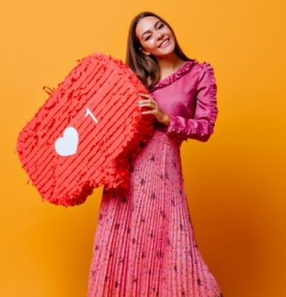 girl with heart pillow